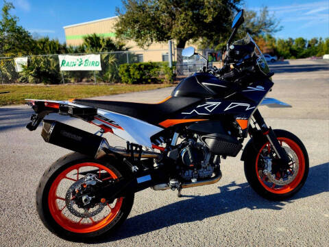 2024 KTM 890 SMT