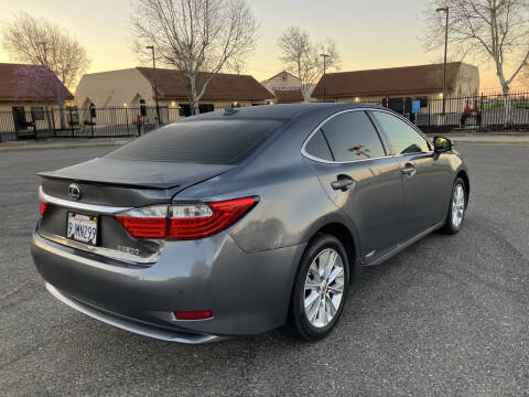 2013 Lexus ES 300h for sale at Lux Global Auto Sales in Sacramento CA