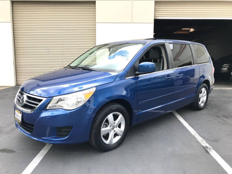 2010 Volkswagen Routan SEL CARB