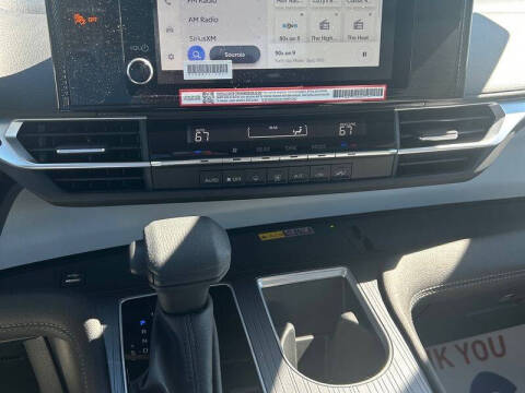 2025 Toyota Sienna LE 8-Passenger