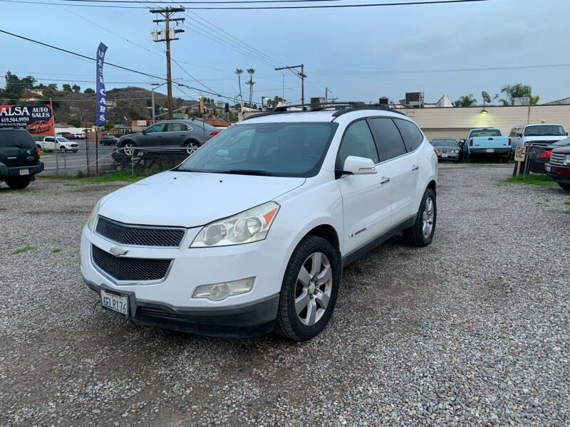 2009 Chevrolet Traverse 2LT photo 2