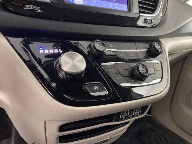 2024 Chrysler Voyager LX