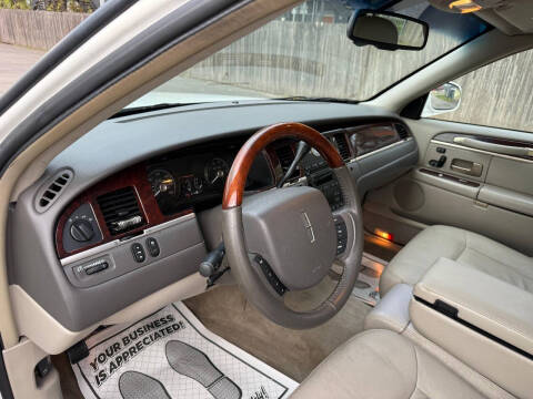 2008 Lincoln Town Car Signature Limited