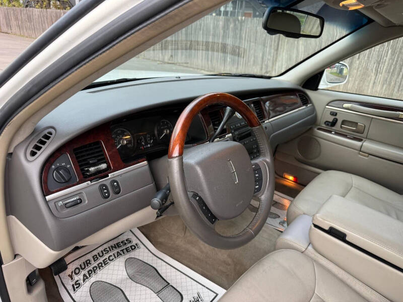 2008 Lincoln Town Car Signature Limited
