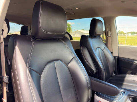 2023 Chrysler Pacifica Plug-In Hybrid Touring L