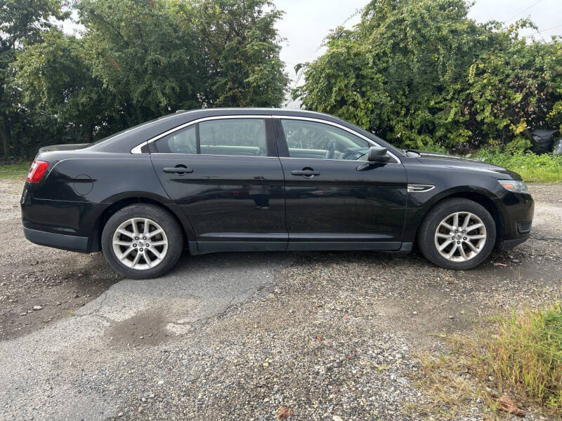 2013 Ford Taurus SE