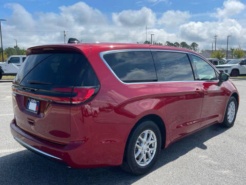 2027 Chrysler Pacifica Select