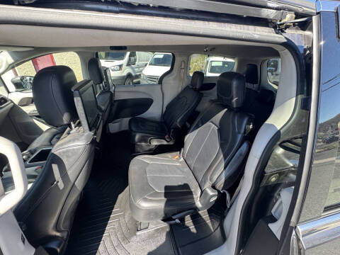 2017 Chrysler Pacifica Touring-L Plus