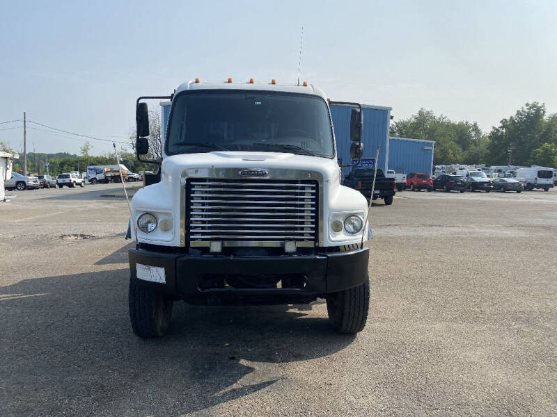 2007 Freightliner M2 106