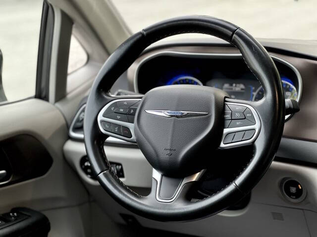 2017 Chrysler Pacifica Touring-L