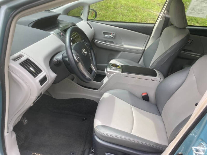 2015 Toyota Prius v Five