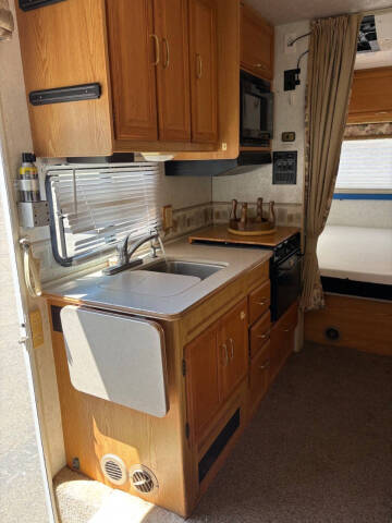 2000 Winnebago Minnie  C Chevy 24V