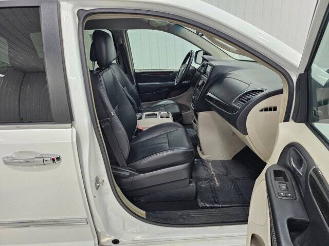 2016 Chrysler Town and Country Touring