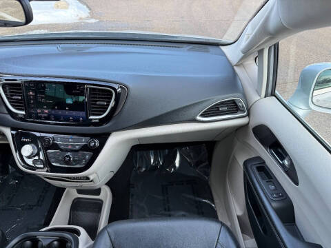 2022 Chrysler Pacifica Touring L