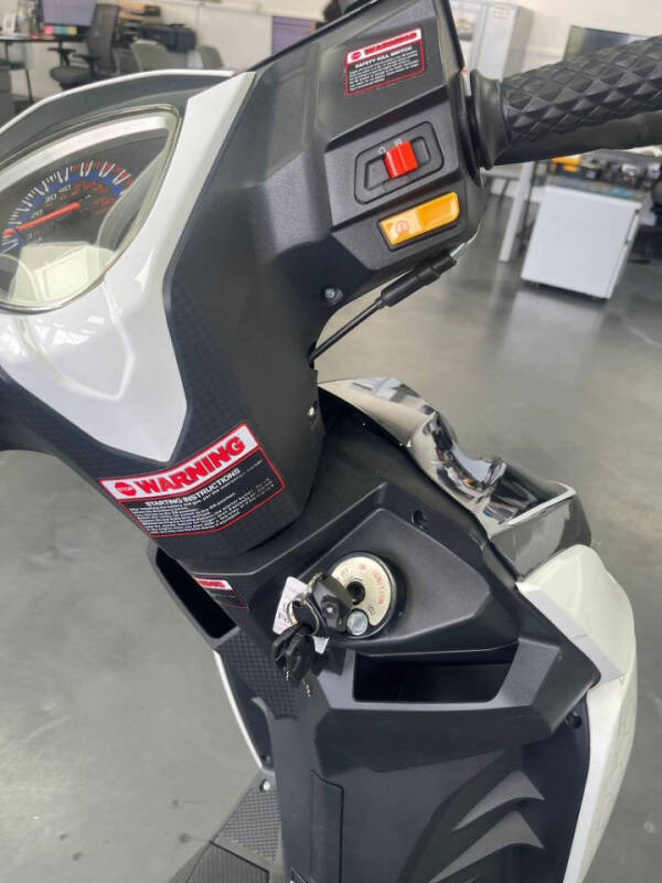 2023 ROSSI RS200