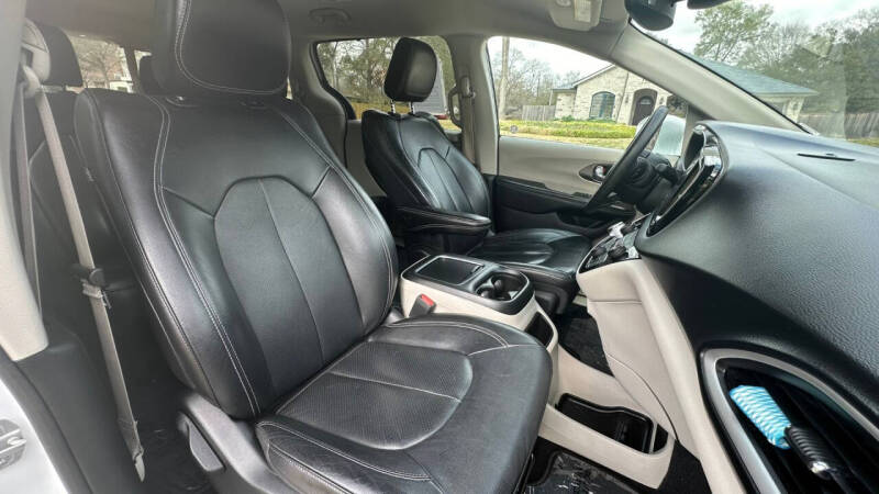 2022 Chrysler Pacifica Touring L