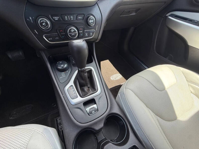 2016 Jeep Cherokee Overland