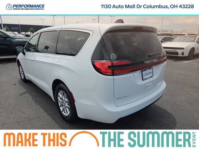 2027 Chrysler Pacifica Select