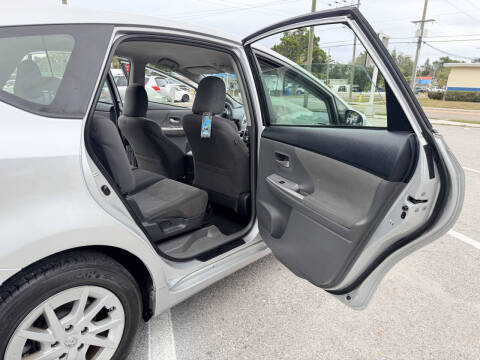 2014 Toyota Prius v Five