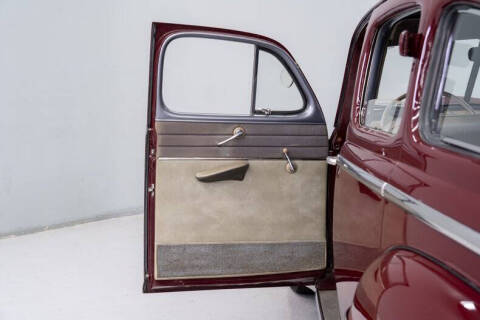1948 Ford Super Deluxe