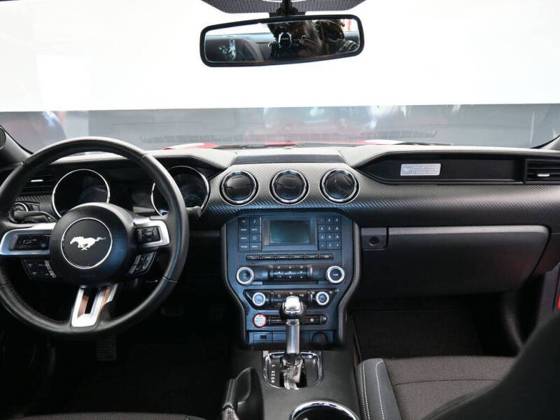 2017 Ford Mustang V6