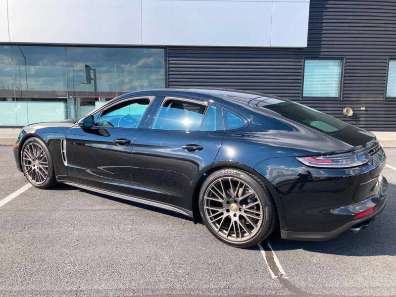 2023 Porsche Panamera 4 Platinum Edition