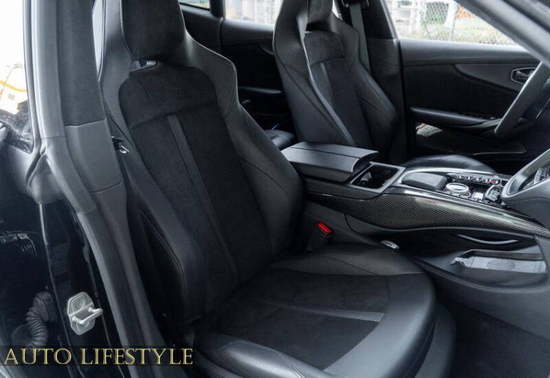 2022 Aston Martin DBX