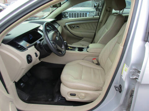 2018 Ford Taurus SEL