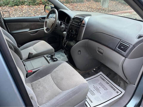 2006 Toyota Sienna LE 8 Passenger