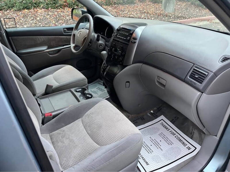 2006 Toyota Sienna LE 8 Passenger