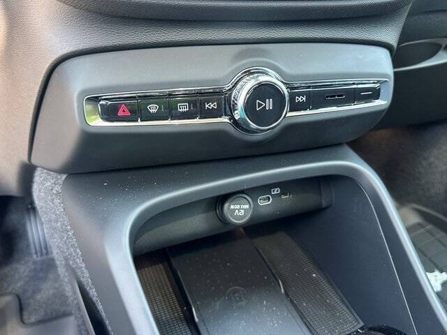 2026 Volvo XC40 B5 Plus