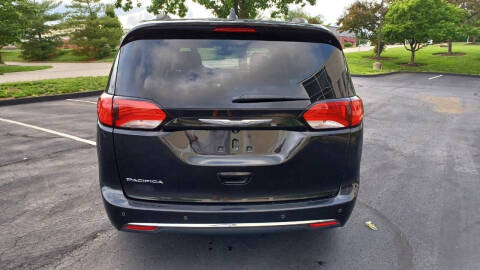 2017 Chrysler Pacifica Touring-L Plus