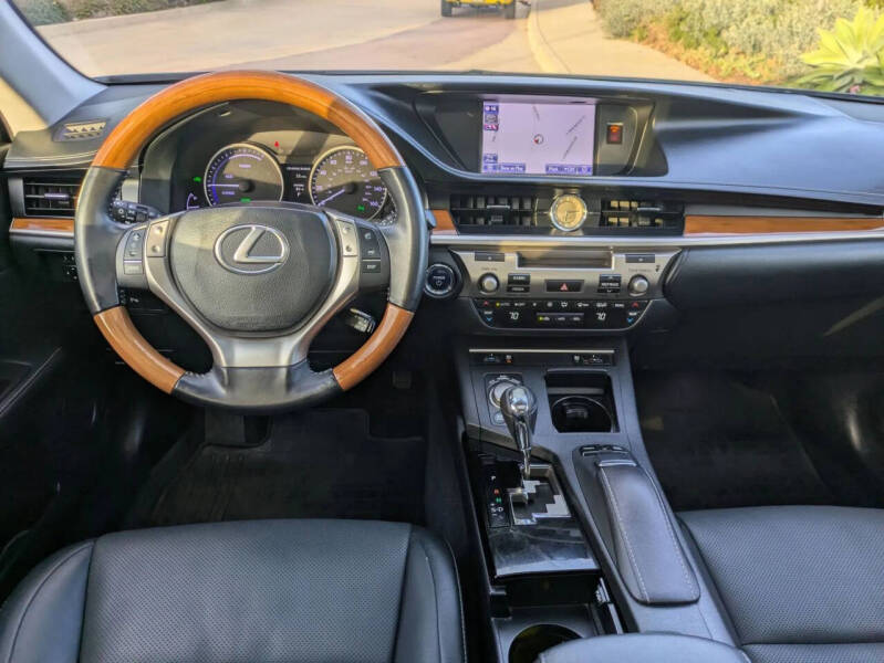 2014 Lexus ES 300h