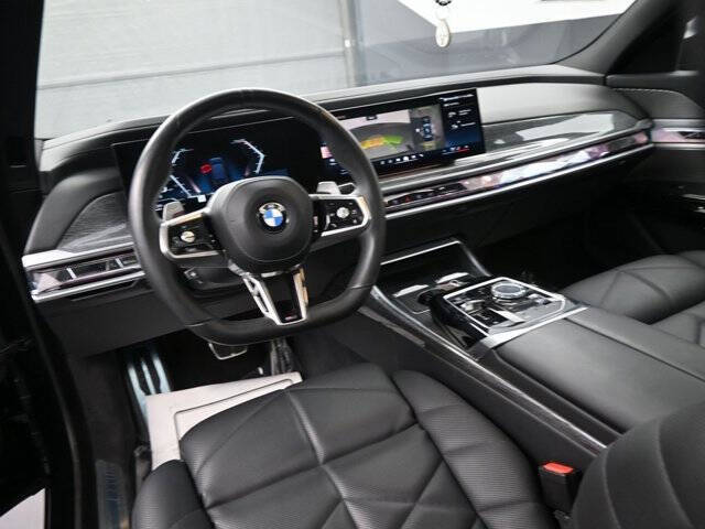 2023 BMW 7 Series 740i