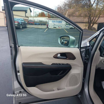 2017 Chrysler Pacifica Touring-L