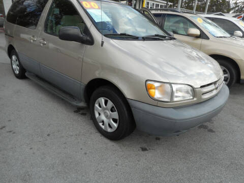 2000 Toyota Sienna for sale at Elite Motors in Knoxville TN