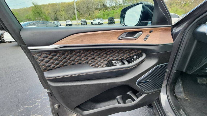 2022 Jeep Grand Cherokee Summit