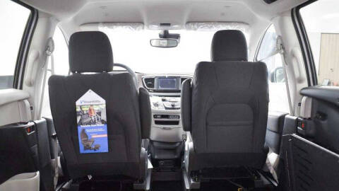 2024 Chrysler Voyager LX