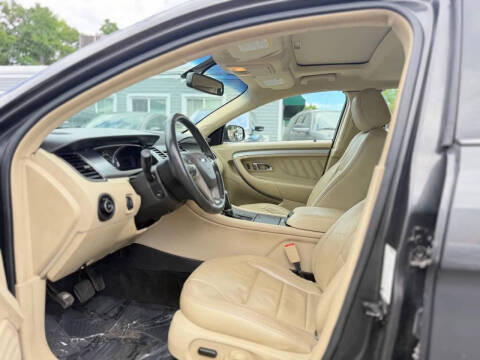 2017 Ford Taurus SEL