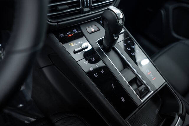 2025 Porsche Macan T