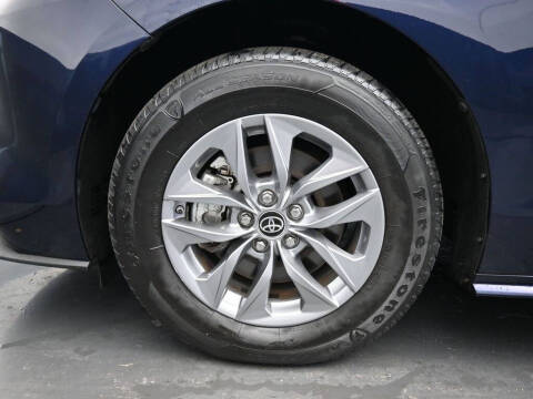 2022 Toyota Sienna LE 8-Passenger