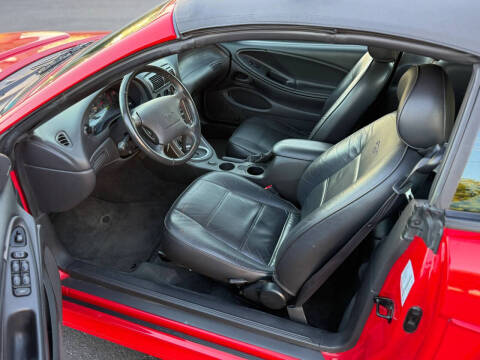 2004 Ford Mustang Deluxe