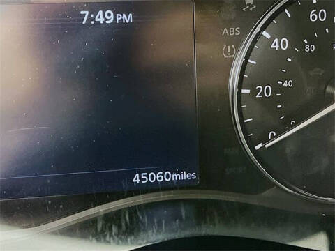 2022 Nissan Kicks SR