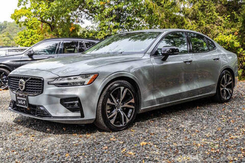 2024 Volvo S60 B5 Plus Dark Theme