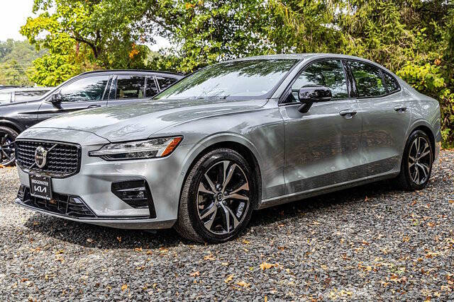 2024 Volvo S60 B5 Plus Dark Theme