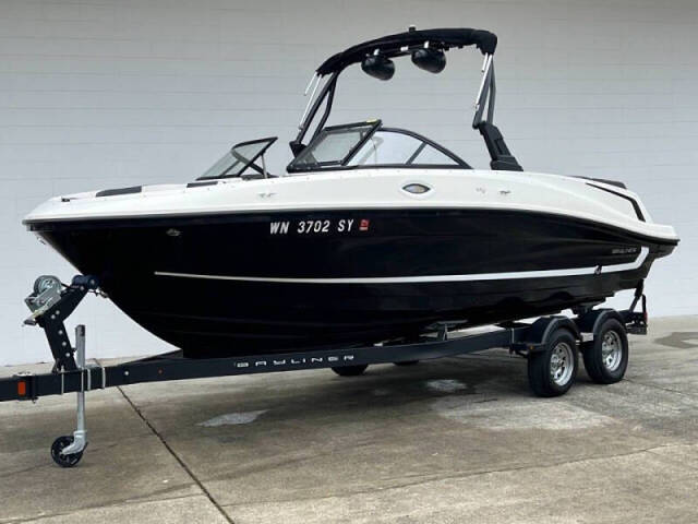 Bayliner VR6 Bowrider Image