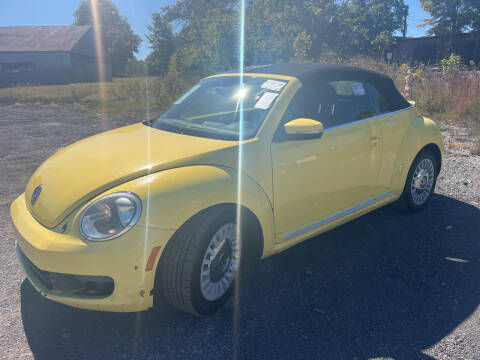 2013 Volkswagen Beetle Convertible for sale at Diana Rico LLC in Dalton GA