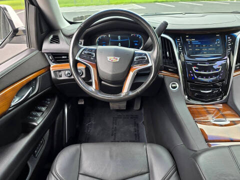 2017 Cadillac Escalade Luxury