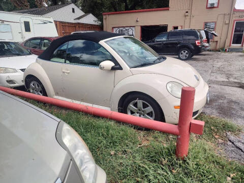 2007 Volkswagen New Beetle Convertible for sale at Used Car City in Tulsa OK