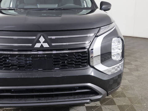 2026 Mitsubishi Outlander ES